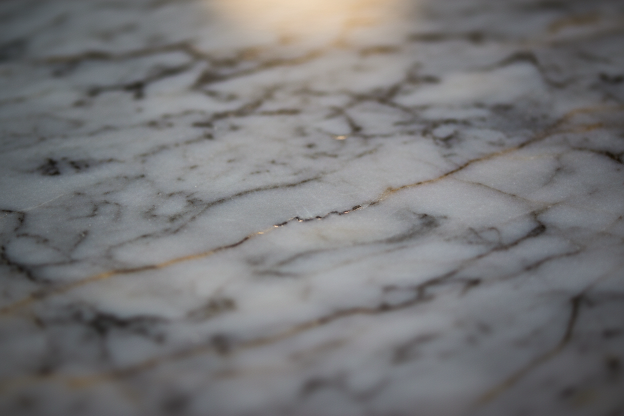 Marble Veining vs Structural Defects — How to Judge Stone Quality